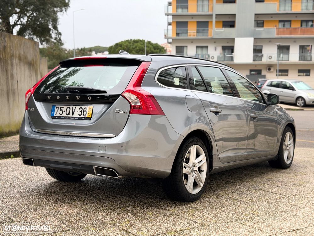 Volvo V60 2.4 D6 R-Design Mom.AWD Phev - 14