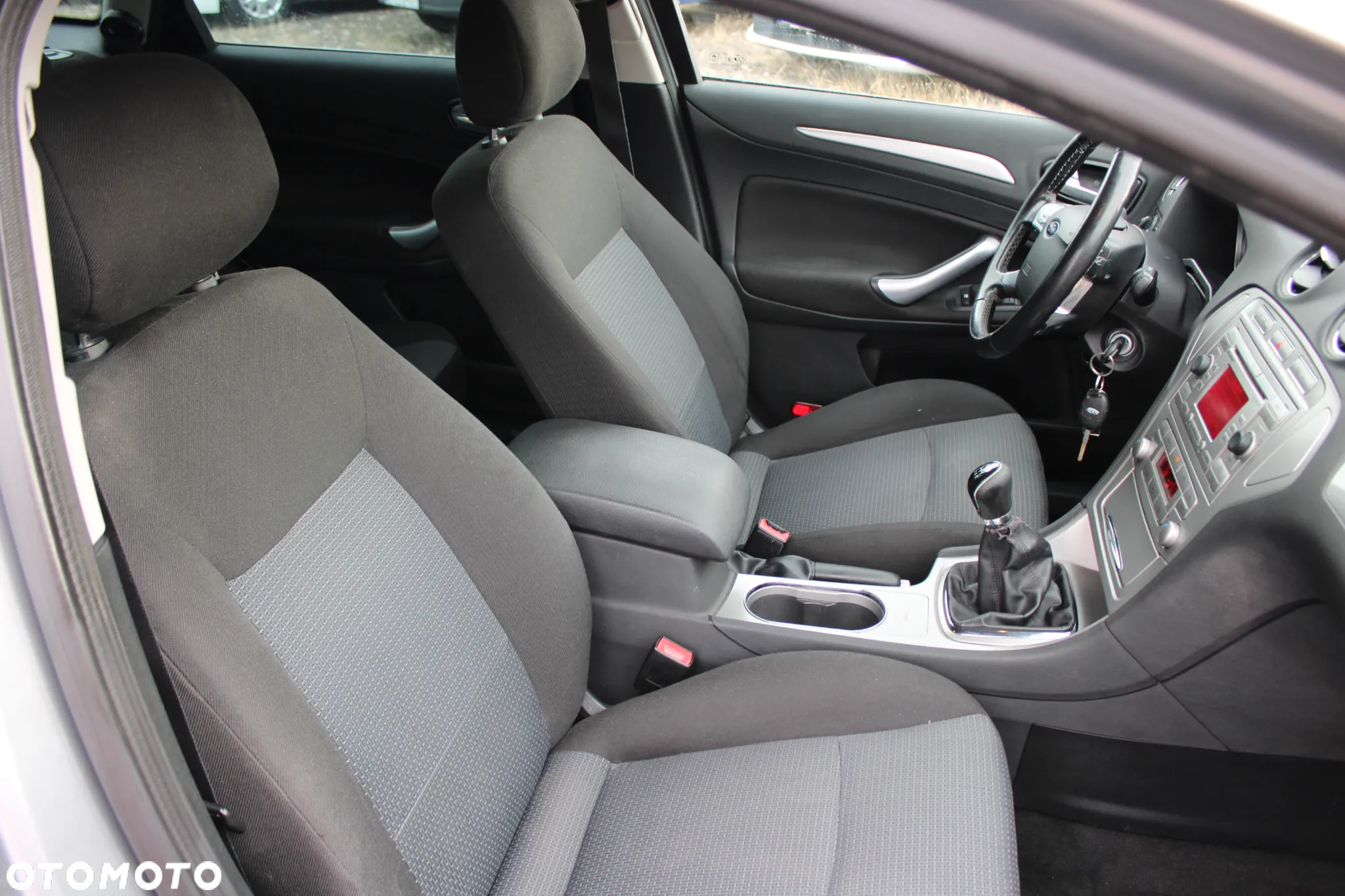 Ford Mondeo 2.0 FF Ghia - 25