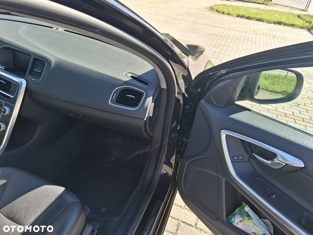 Volvo V60 D2 Summum - 14