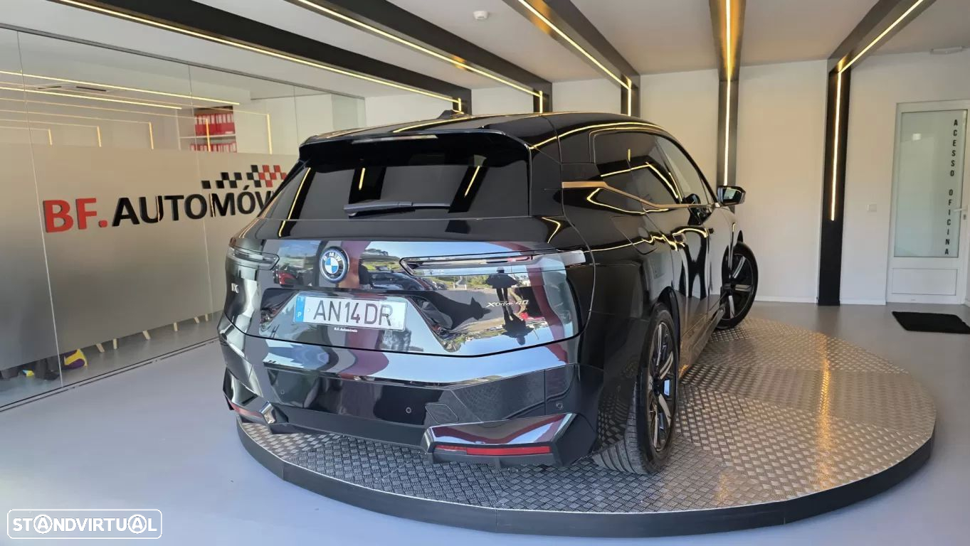 BMW iX xDrive 40 Pack Desportivo - 17