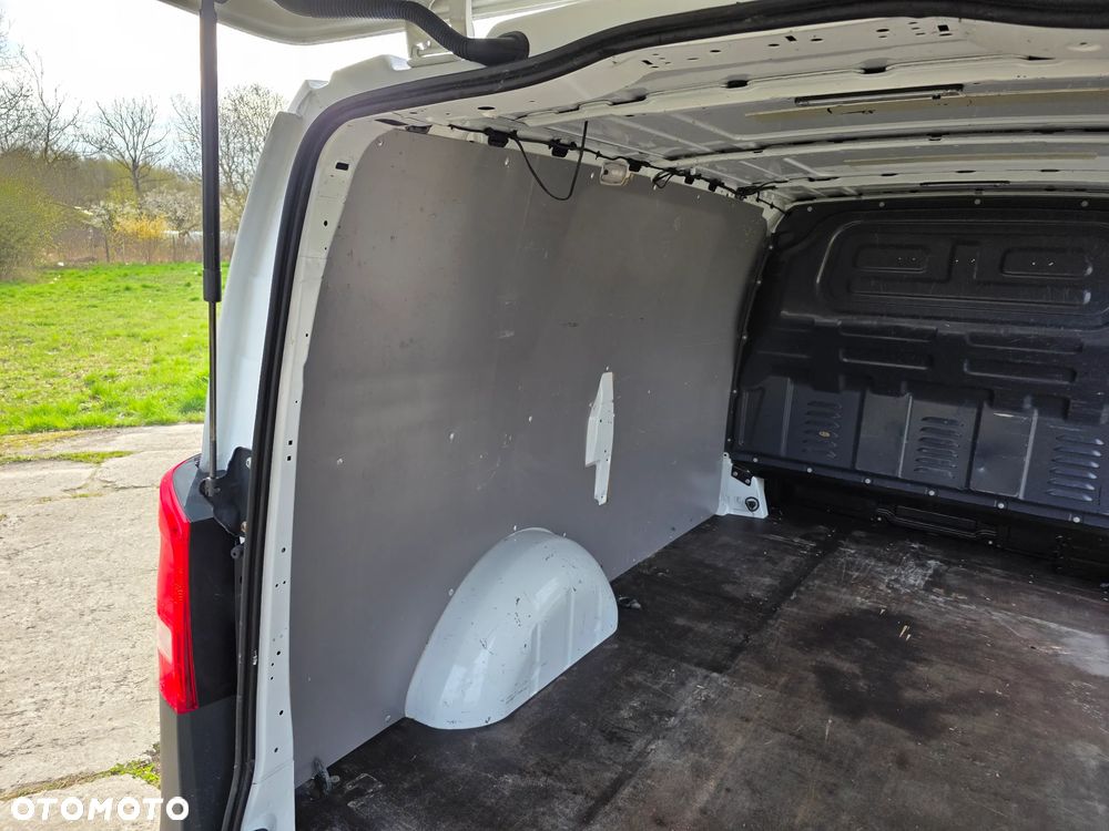 Mercedes-Benz Vito 447 klima Tempomat 145700 km long silnik 2,2 vivaro trafic custom - 15
