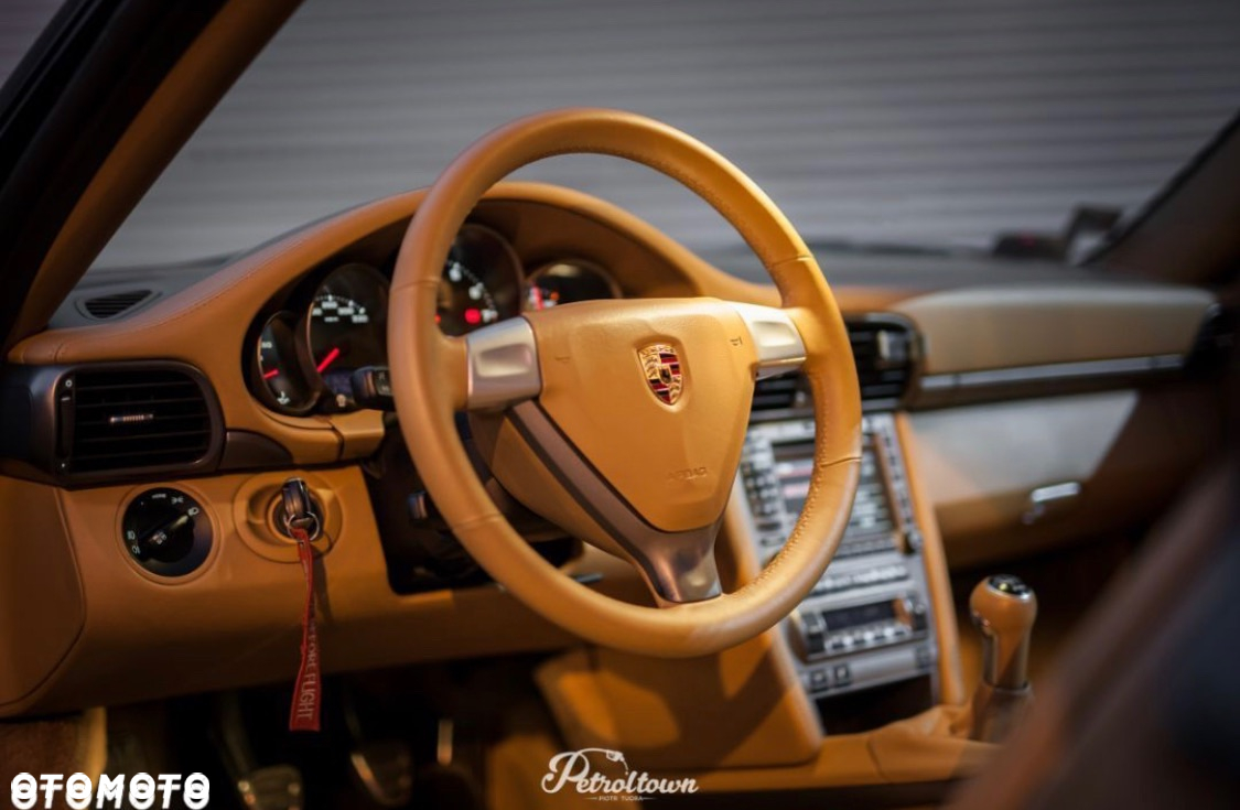 Porsche 911 Carrera - 3