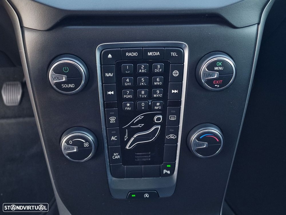 Volvo V40 Cross Country 2.0 D3 - 24