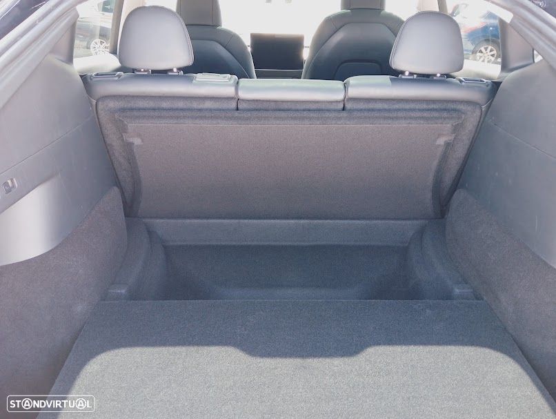 Tesla Model Y Long Range Dual Motor AWD - 8