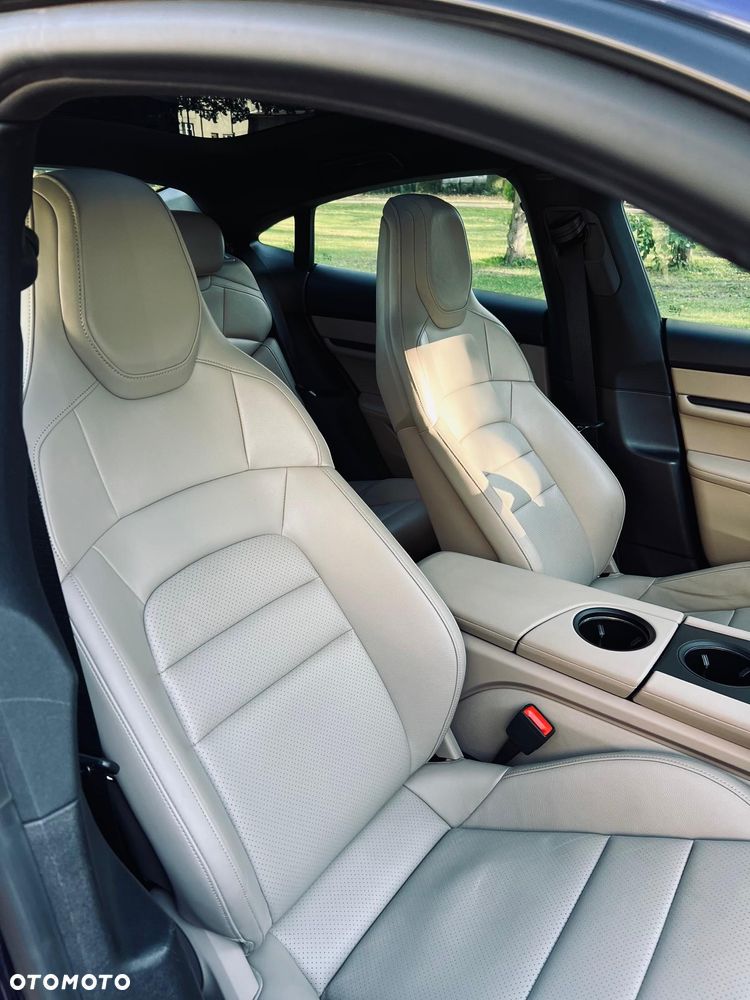 Porsche Taycan 89kWh - 18