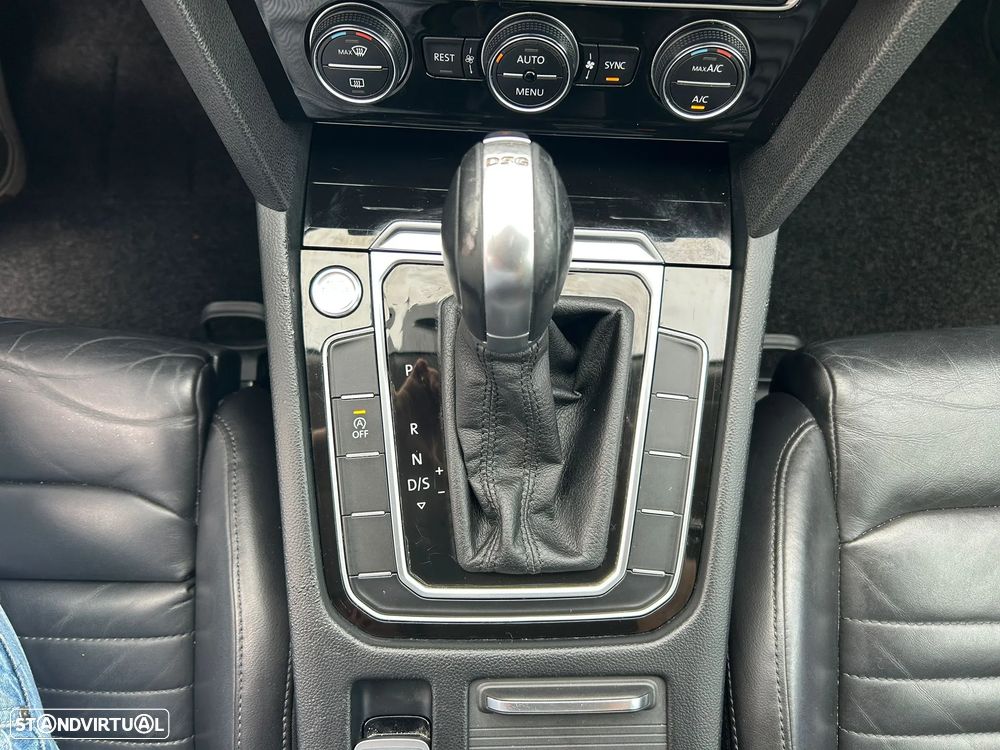 VW Passat Variant 1.6 TDI Highline DSG - 29