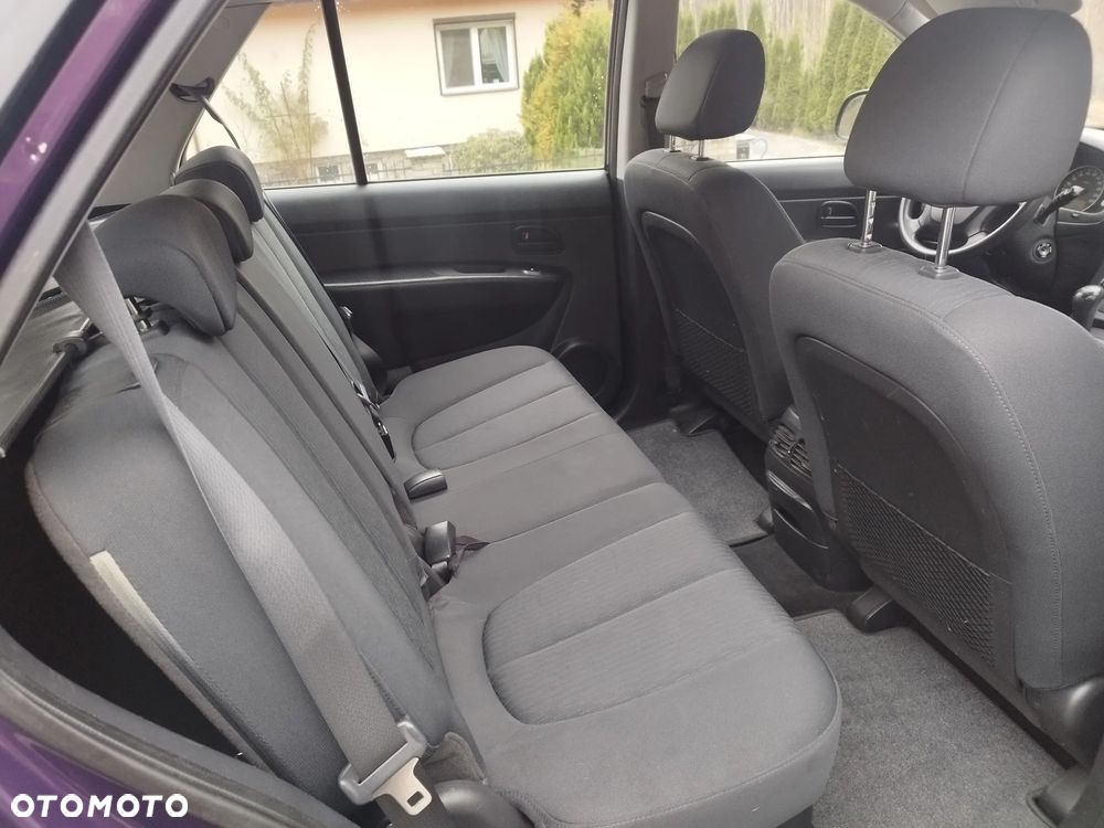 Kia Carens 2.0 EX - 38