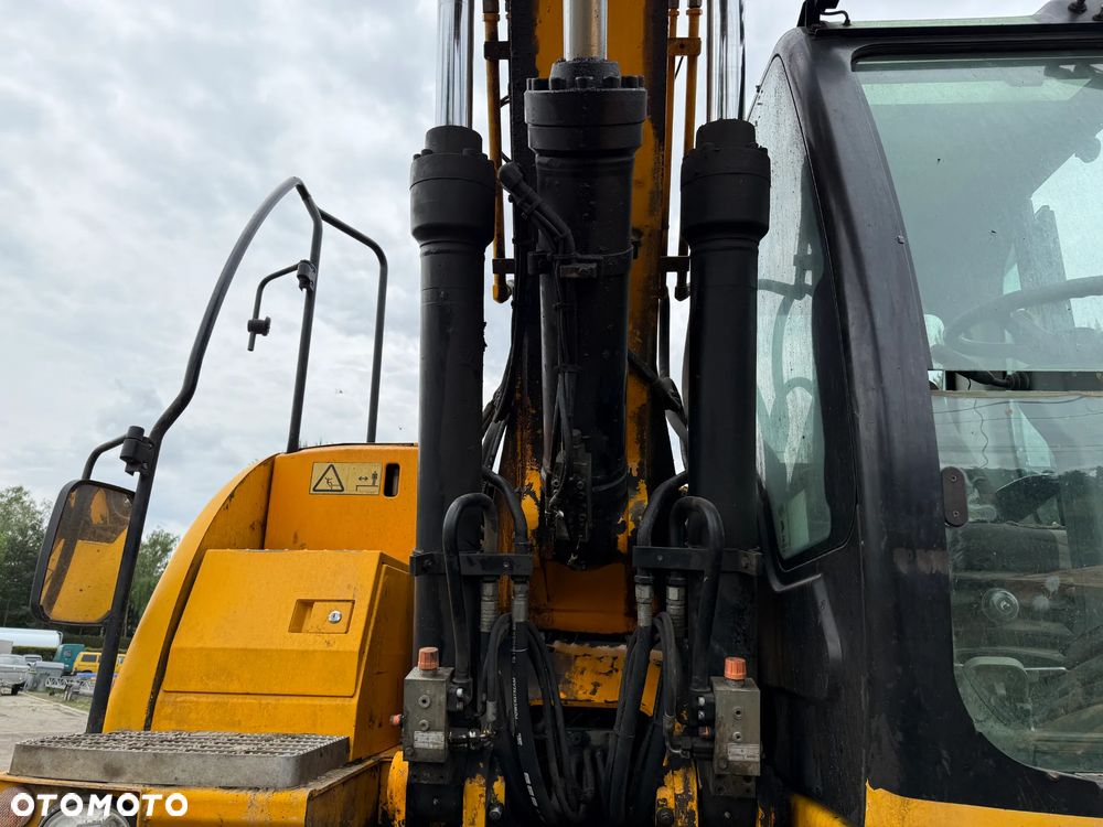 JCB 175W - 12