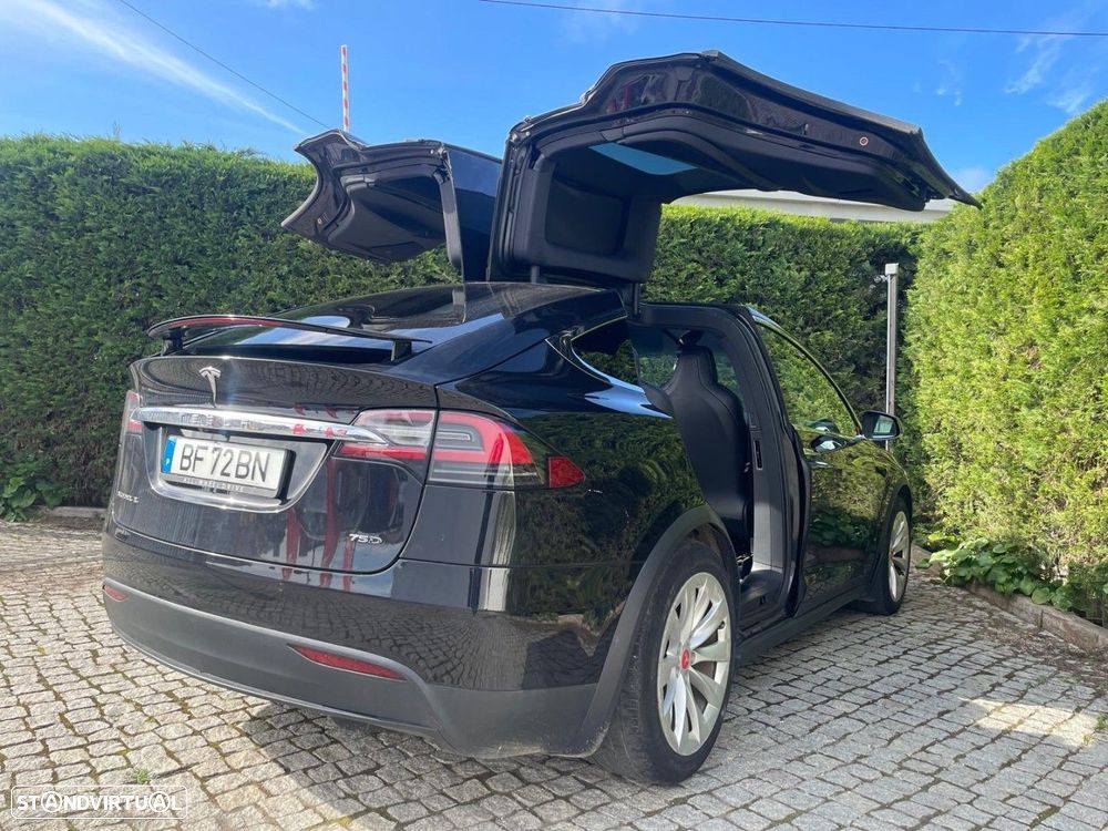 Tesla Model X - 5
