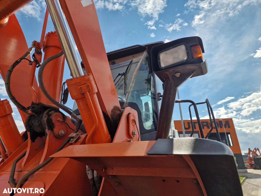 Hitachi ZW220-6, cupa 3,5mc, 2018, 10.546h, produs in JAPONIA, Anv 23,5R25 80% ok, Masa operationala 20 tone, camera luat vederi spate, consum mediu 10,5l/ora, Stare foarte buna, posibilitate leasing 3 ani, AC Climatronic, computer in PROMOTIE 53.900 EUR+Tva - 24