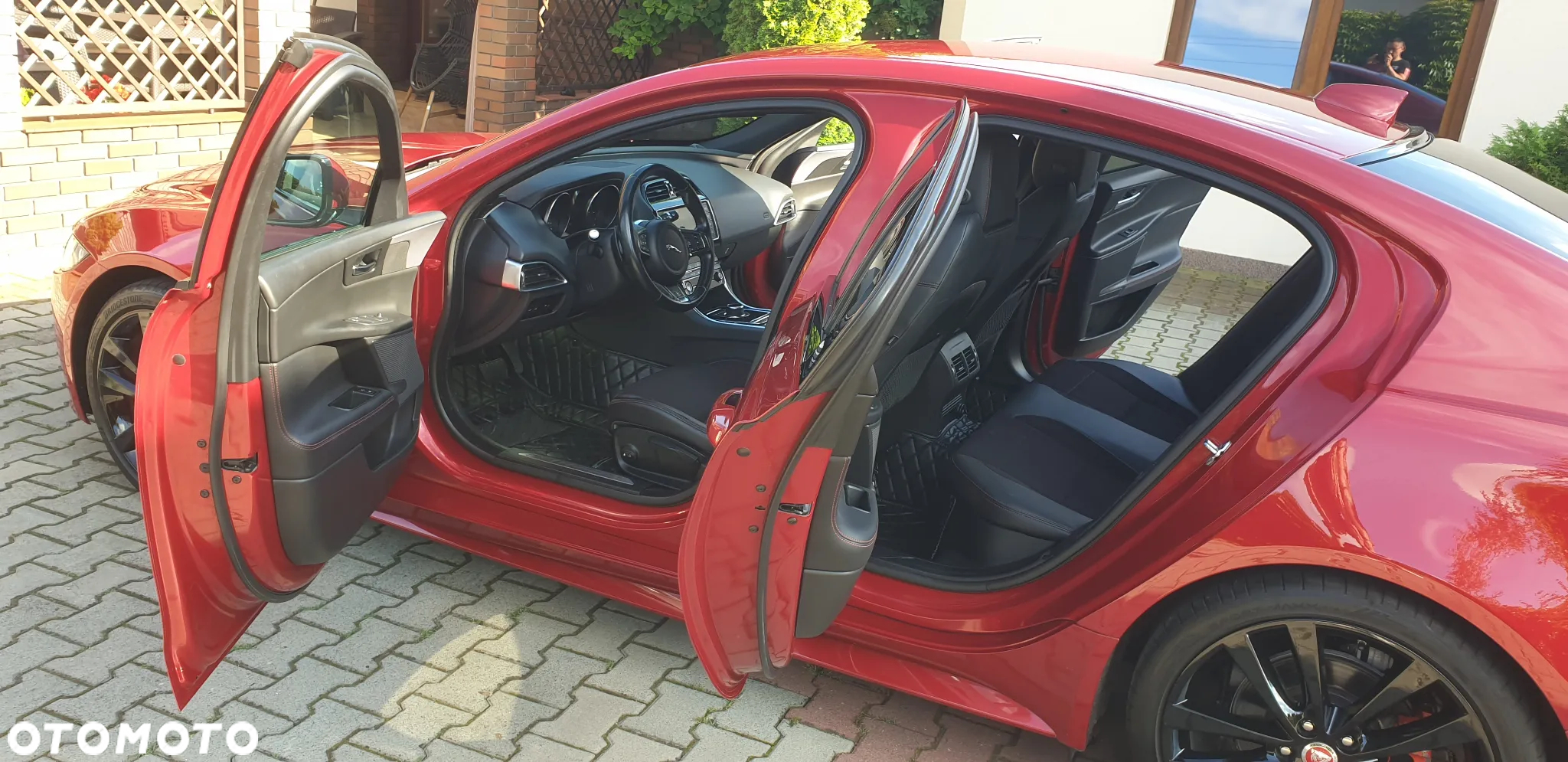 Jaguar XE 2.0 D R-Sport - 6