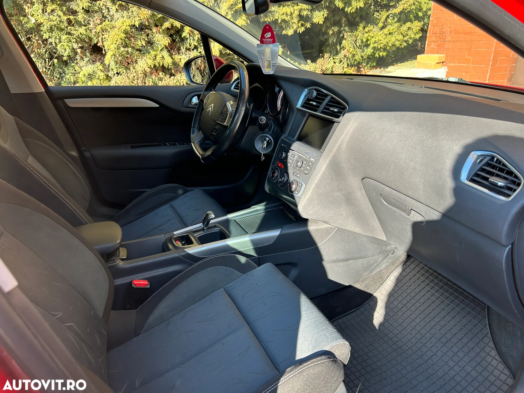 Citroën C4 e-HDi 110 EGS6 Stop/Start System Selection - 10