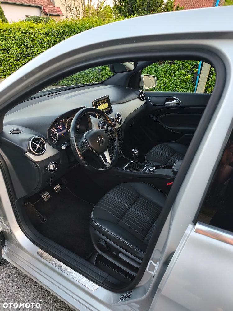 Mercedes-Benz Klasa B 180 (BlueEFFICIENCY) - 25