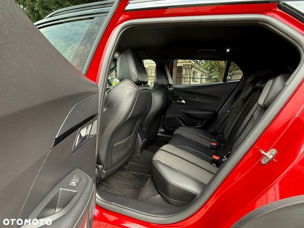 Peugeot 2008 PureTech 130 EAT8 GT Pack - 28