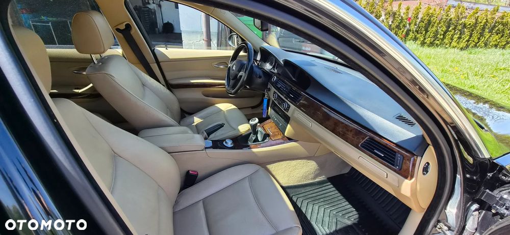 BMW Seria 3 325i - 7