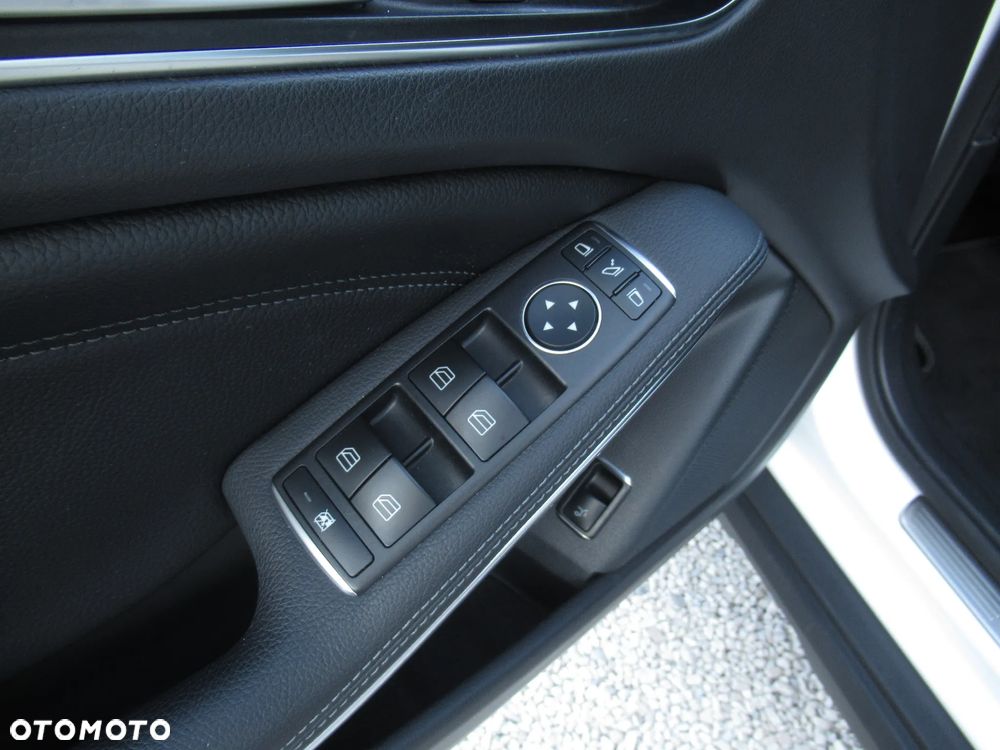 Mercedes-Benz GLA 200 7G-DCT Style - 37
