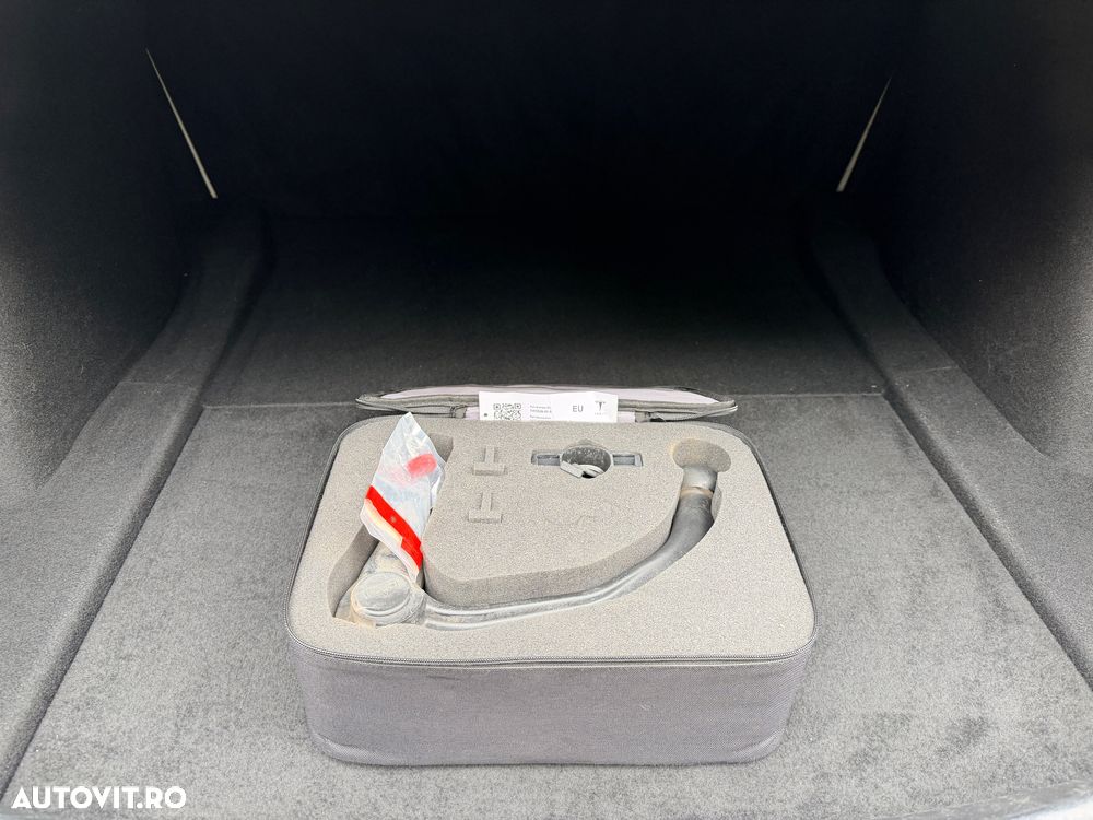 Tesla Model 3 Standard Reichweite Plus Hinterradantrieb - 11