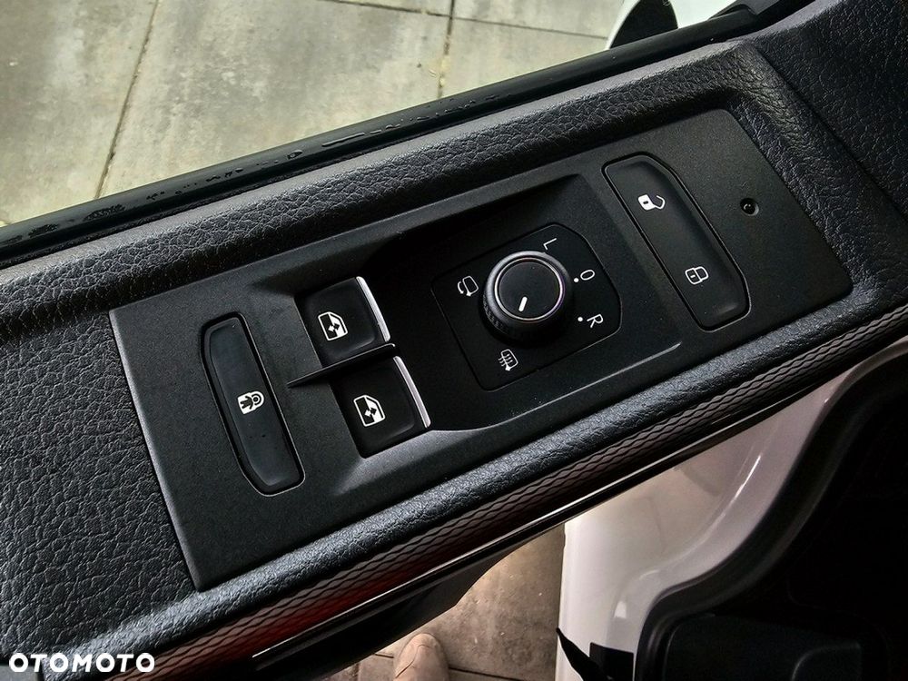 Volkswagen Multivan - 15