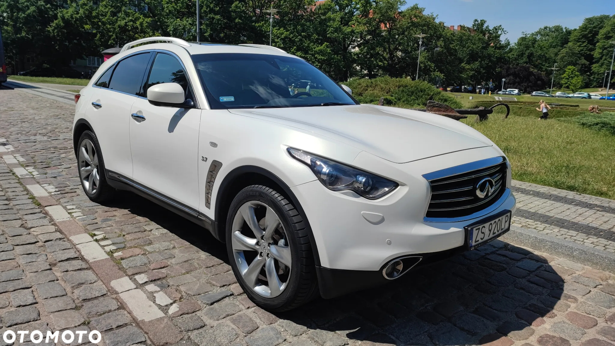 Infiniti Q70 3.7 S Premium - 3