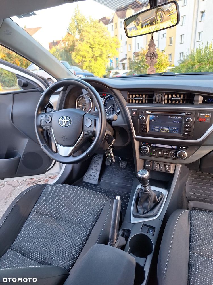 Toyota Auris - 16
