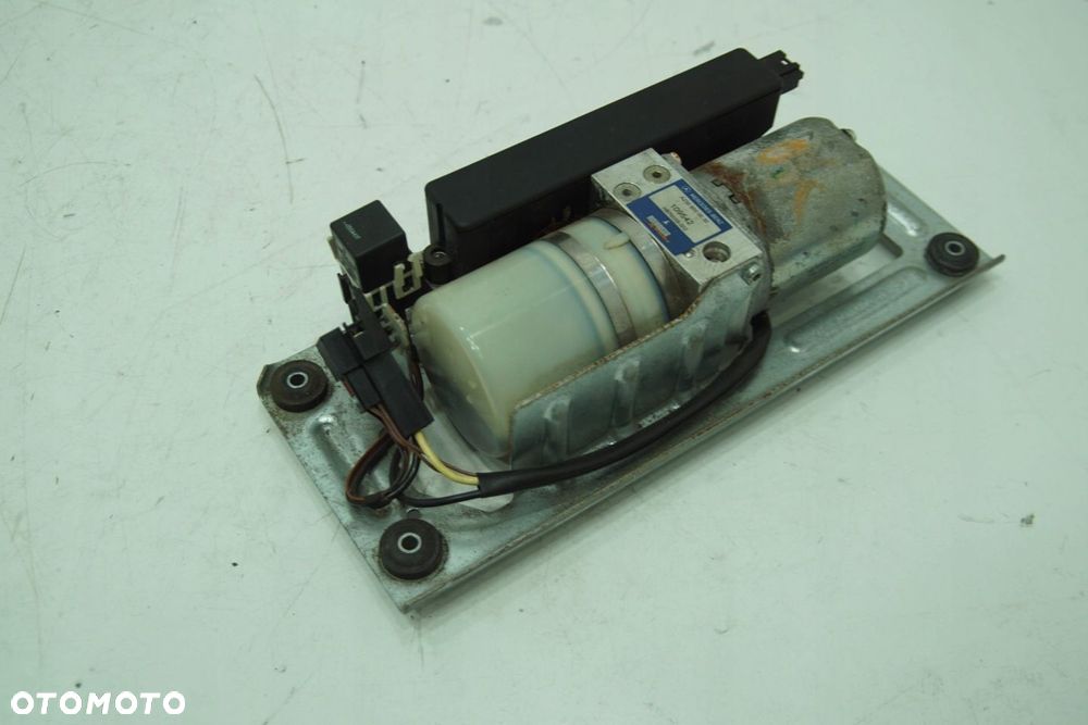 POMPA DACHU A2308000030 MERCEDES SL R230 02