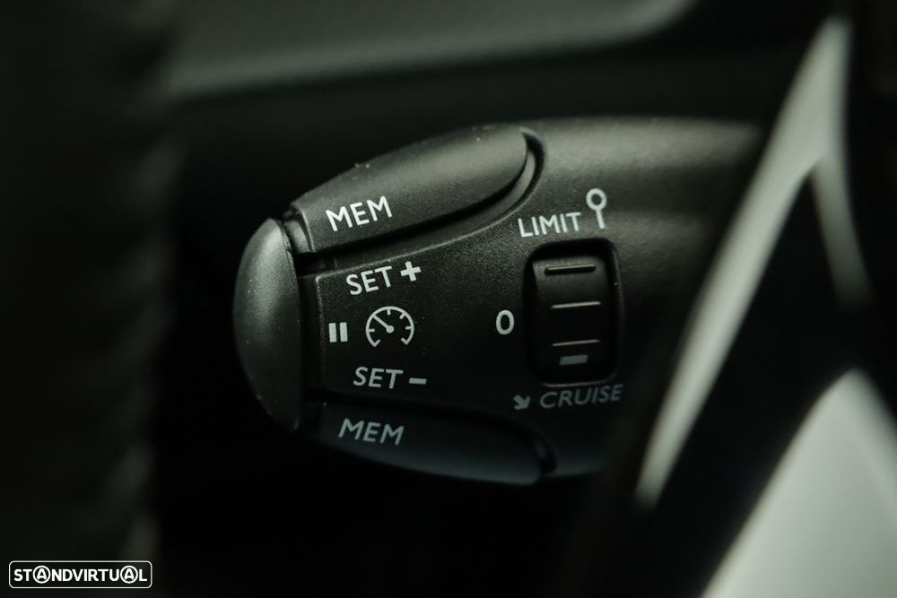 Peugeot e-2008 54 kWh Allure - 18
