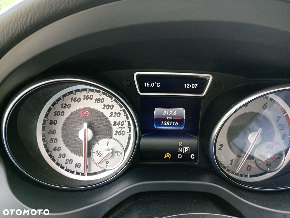Mercedes-Benz GLA 200 7G-DCT AMG Line - 3