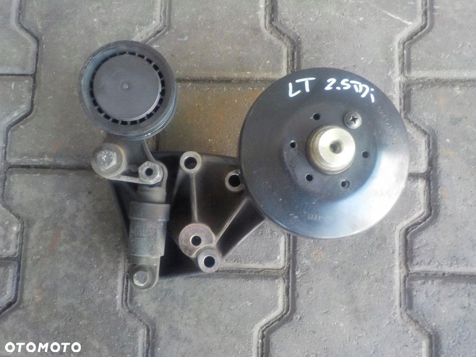 VW LT 2.5 TDI ŁAPA ŁOŻYSKO WISKO WENTYLATORA - 1