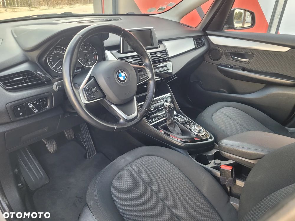 BMW Seria 2 218d - 14