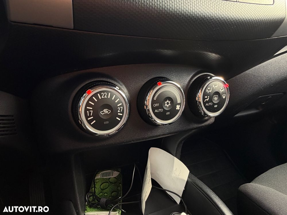 Mitsubishi Outlander - 12