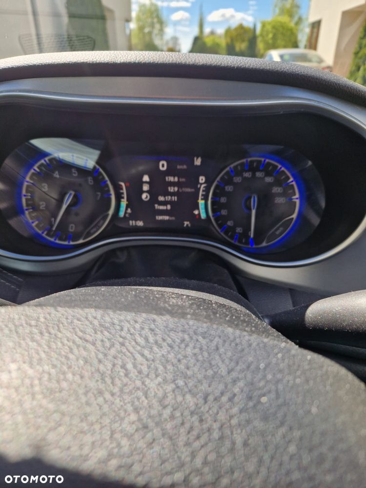 Chrysler Pacifica - 12