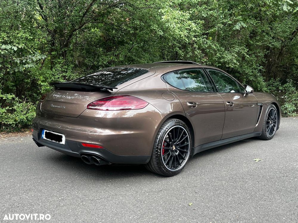 Porsche Panamera 4.8 PDK GTS - 8