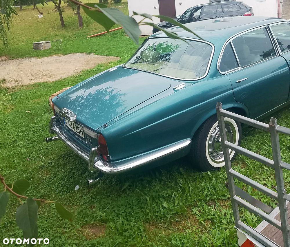 Jaguar XJ - 10