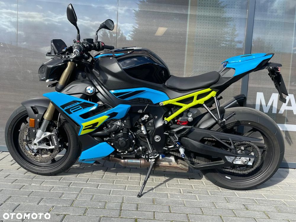 BMW S - 6