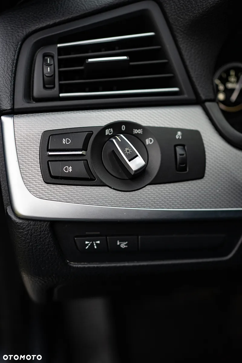 BMW Seria 5 525d Touring Sport-Aut - 11