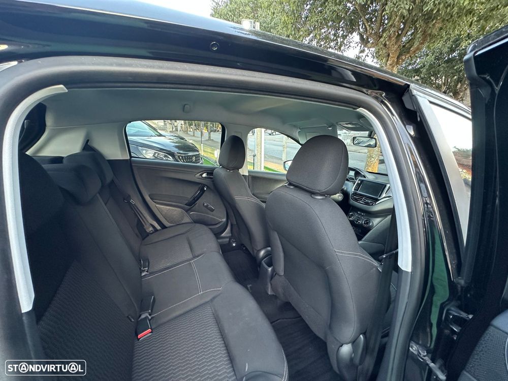 Peugeot 208 1.2 PureTech Style - 13