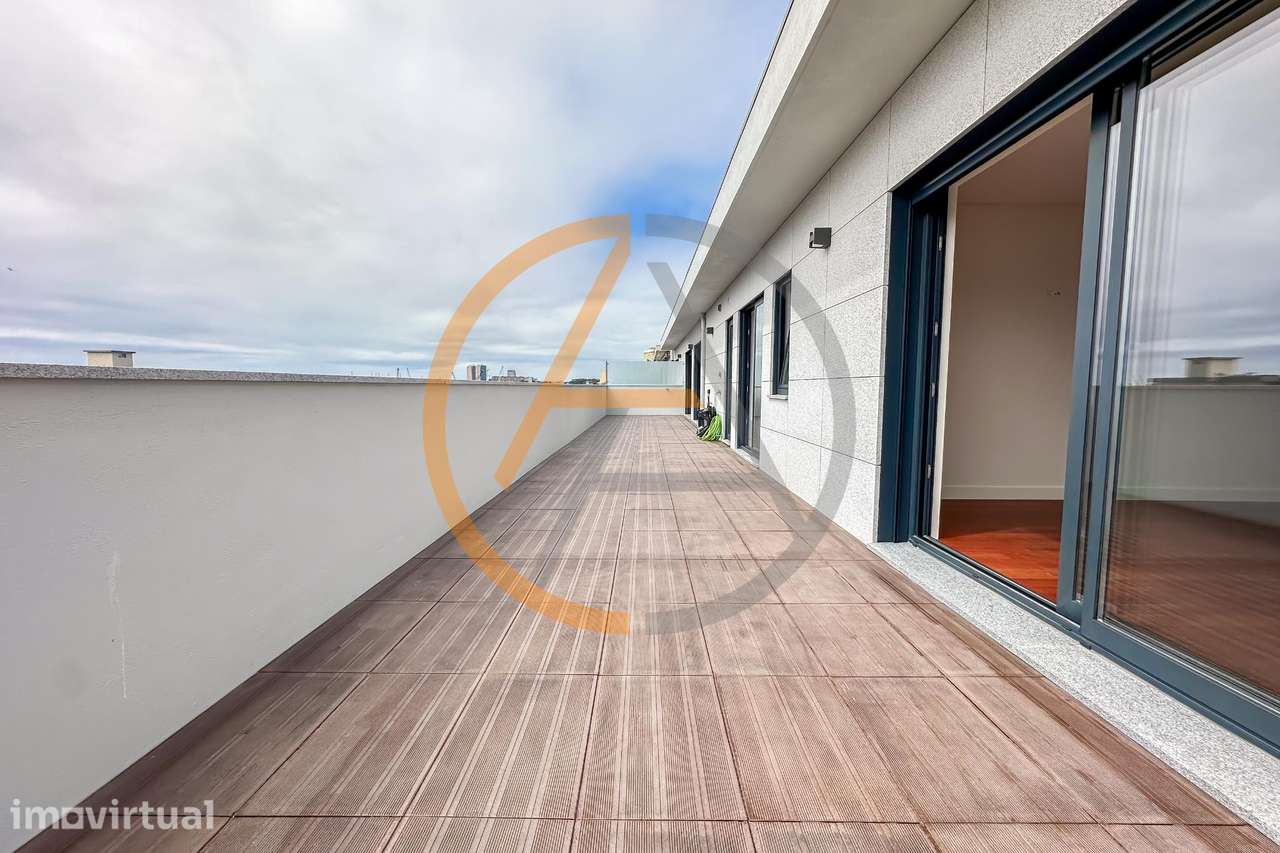 Penthouse T4  | Terraço e Garagem | Centro de Matosinhos - Grande imagem: 3/43
