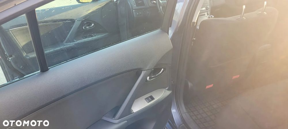 Toyota Avensis 1.8 Sol - 7