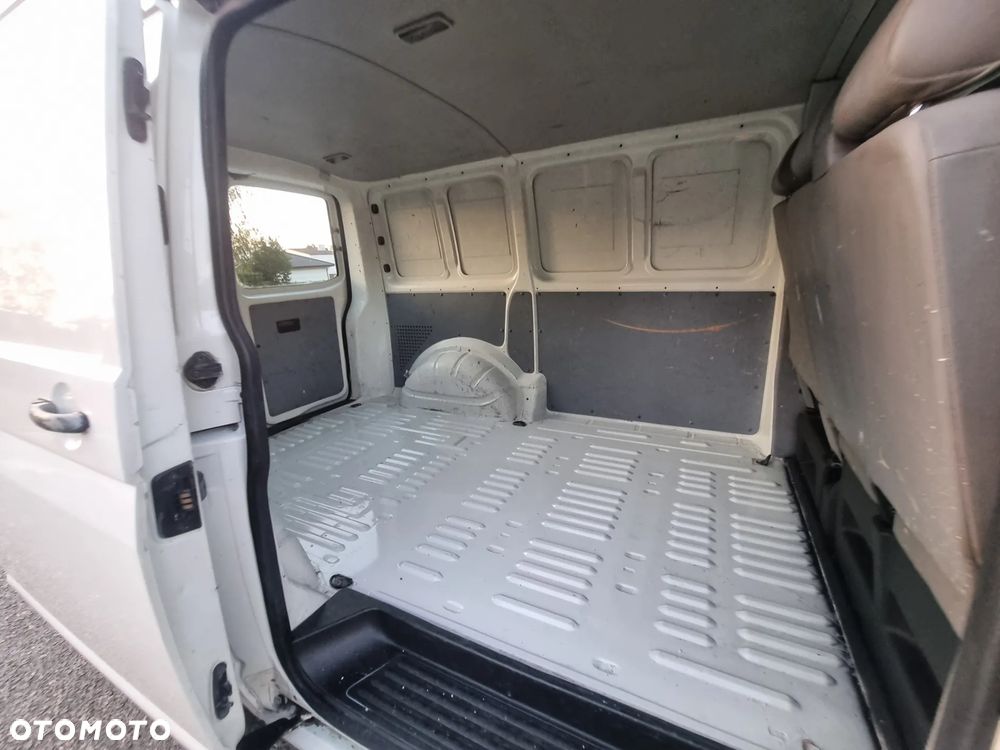 Volkswagen T5 - 18