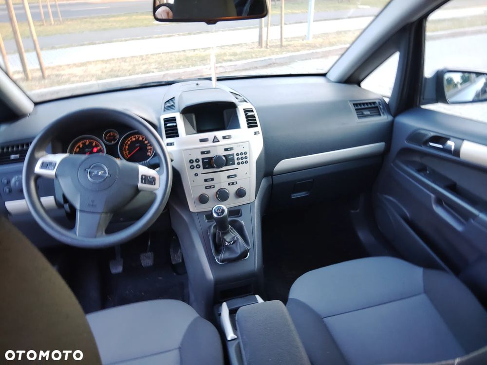 Opel Zafira 1.8 Enjoy - 22