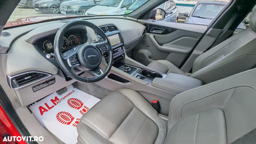 Jaguar F-Pace - 5
