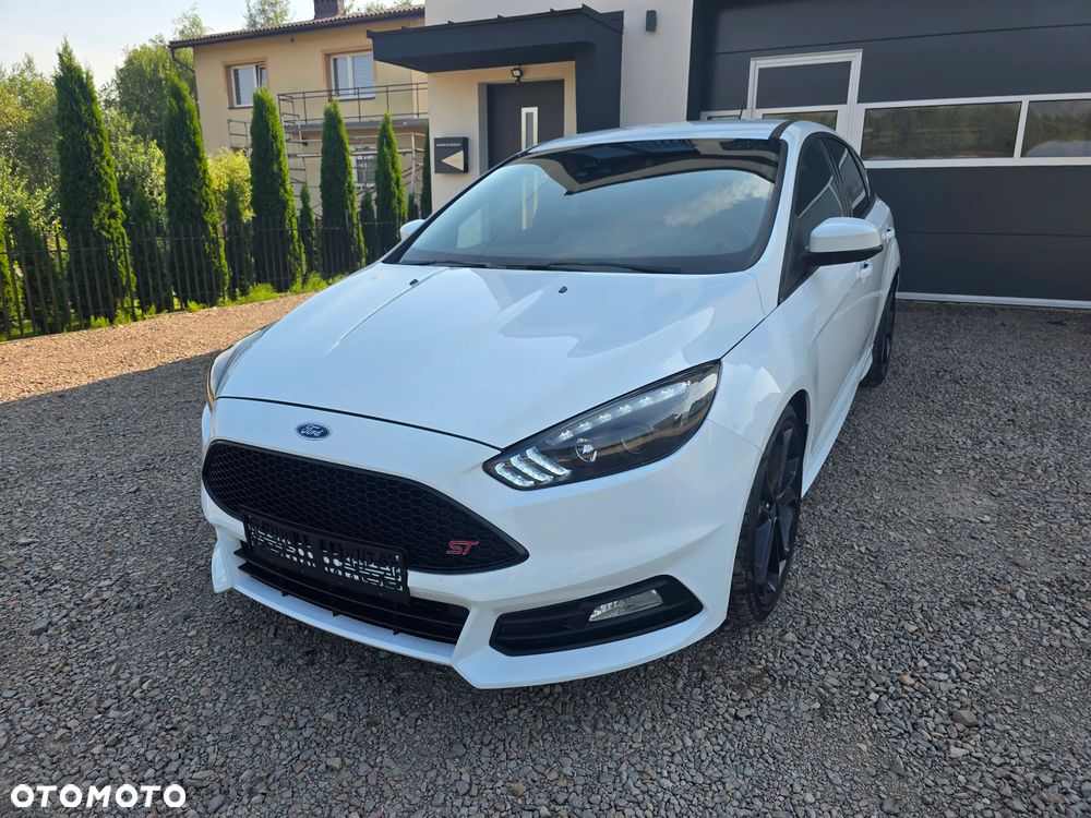 Ford Focus 2.0 EcoBoost ST mit Leder-Sport-Paket - 2