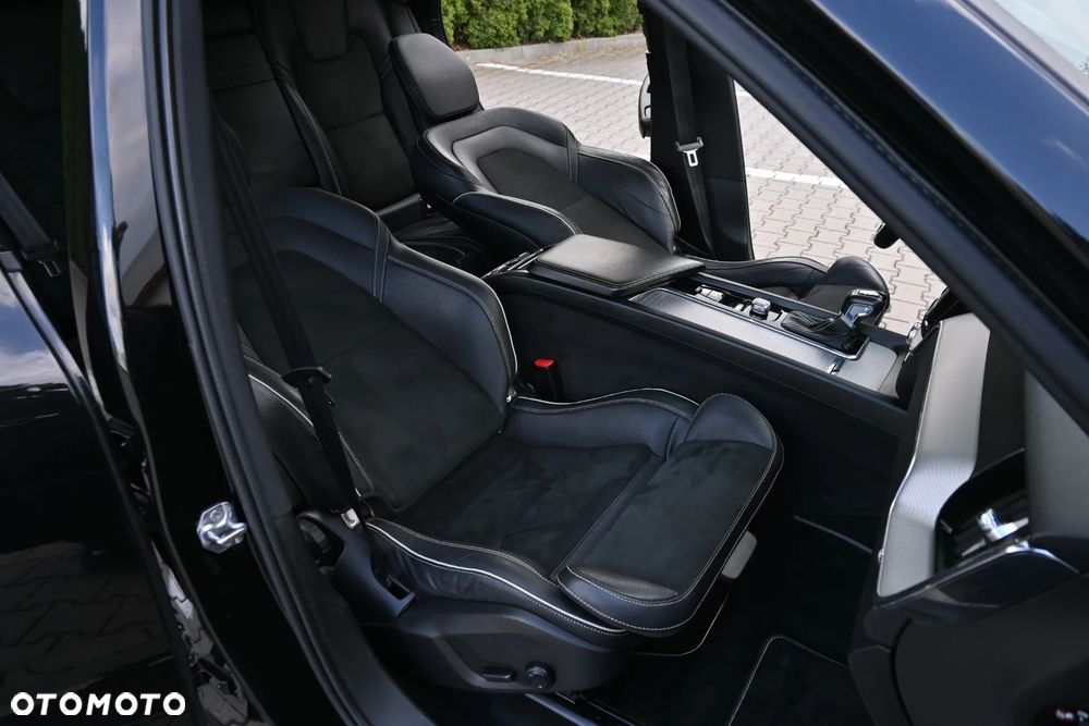 Volvo XC 60 D5 SCR AWD R-Design - 32