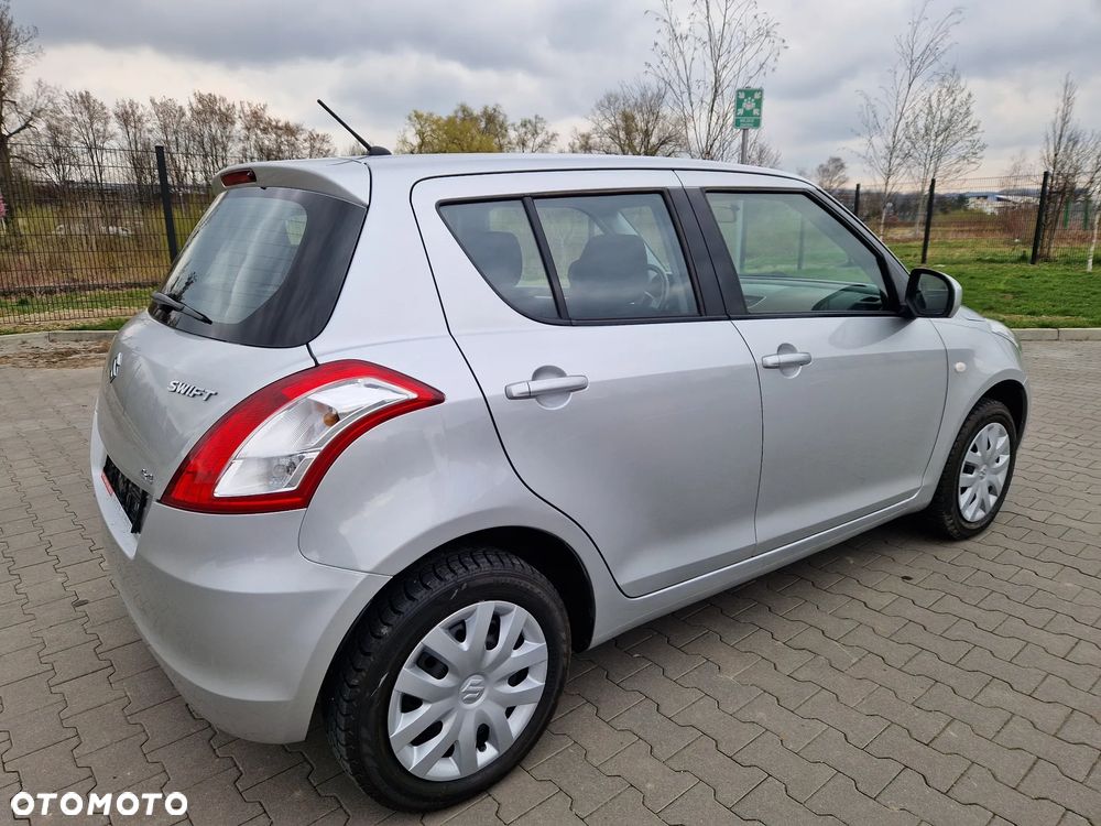 Suzuki Swift - 4