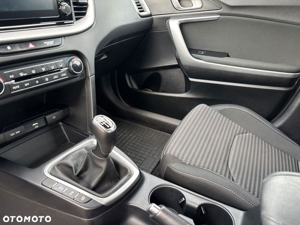Kia Ceed 1.5 T-GDI M - 12