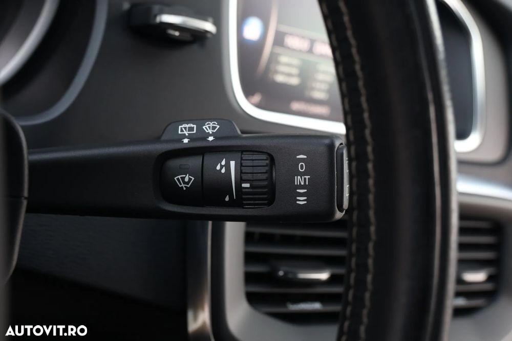 Volvo V40 D3 Geartronic RDesign - 26