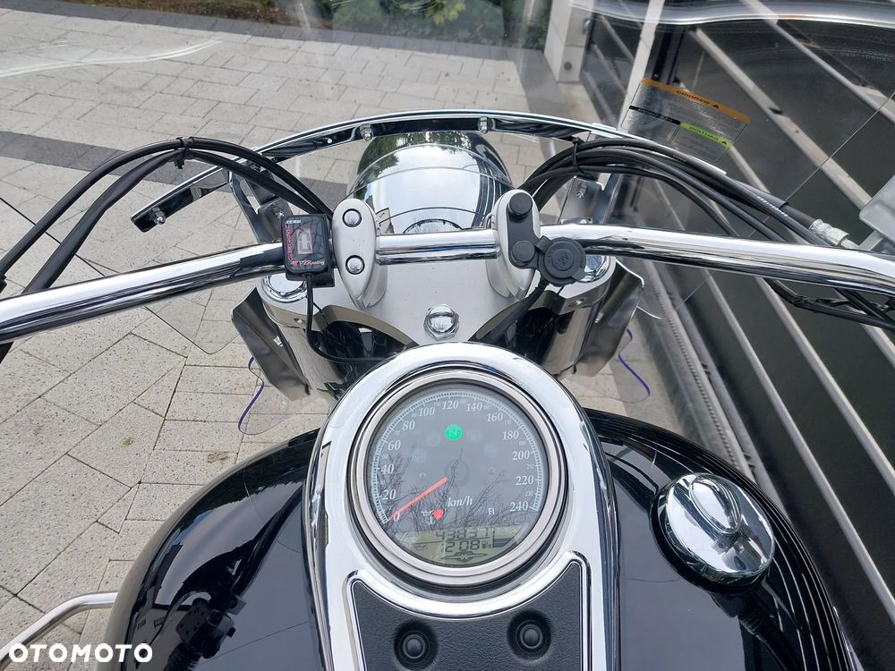 Suzuki Intruder - 13