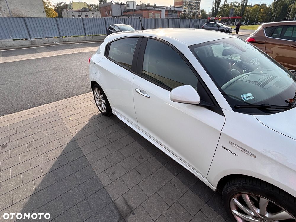 Alfa Romeo Giulietta 2011 photo 5