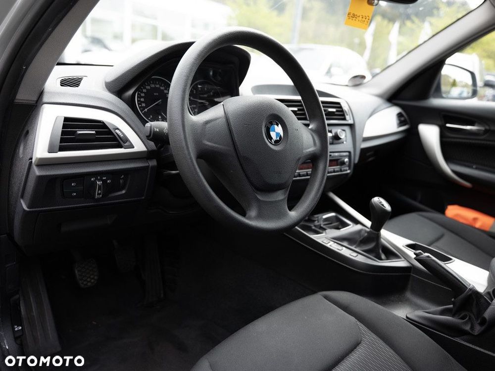 BMW Seria 1 116i - 22