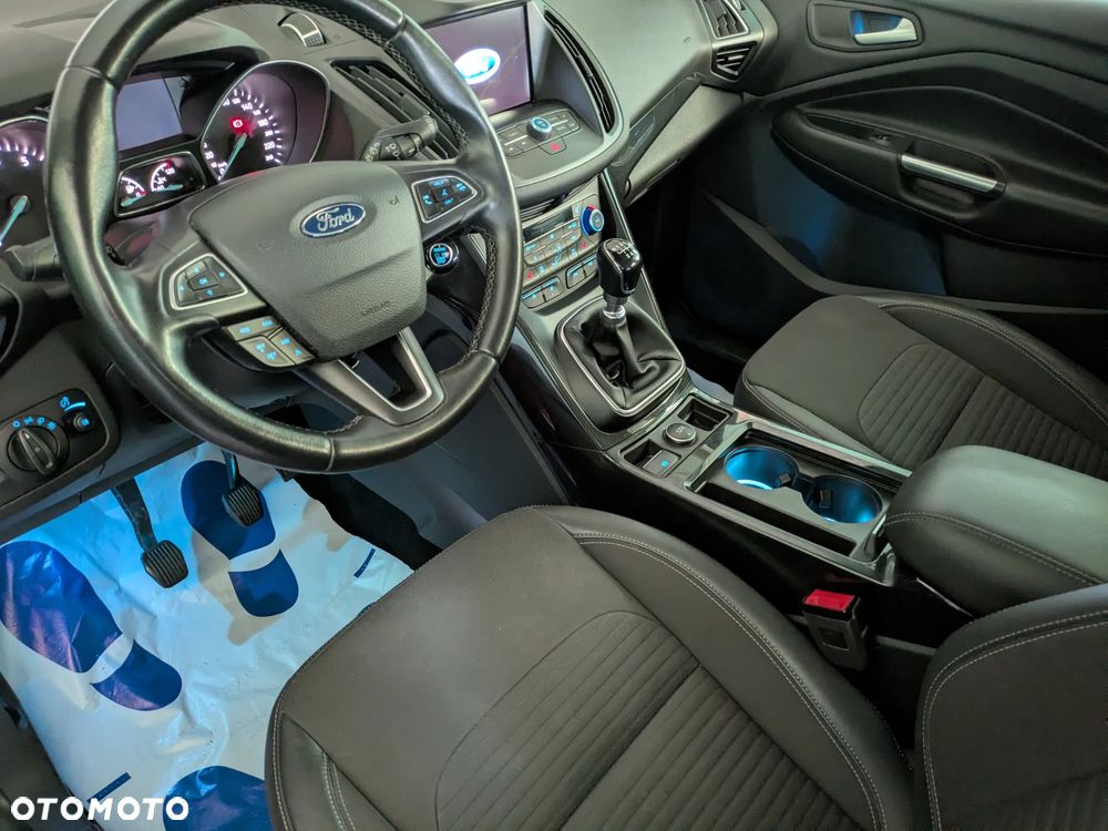 Ford Kuga 1.5 EcoBoost 2x4 Titanium - 38